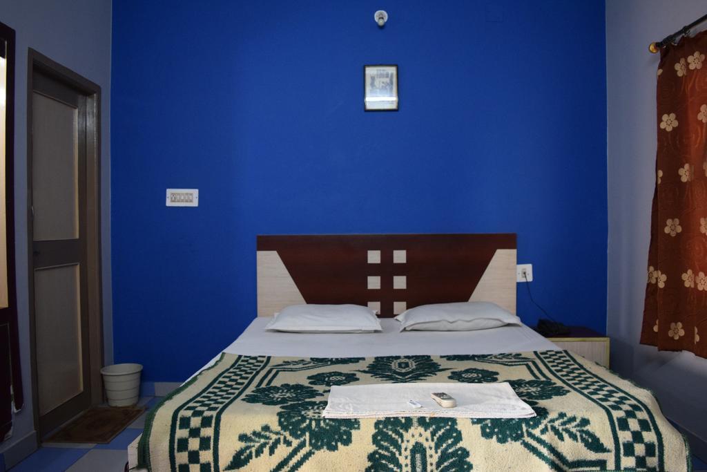 Golden Dust Hotel Пури Стая снимка
