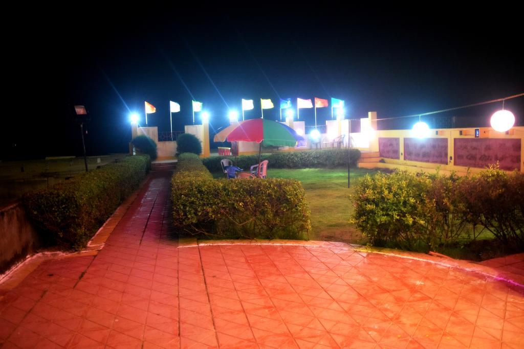 Golden Dust Hotel Пури Екстериор снимка